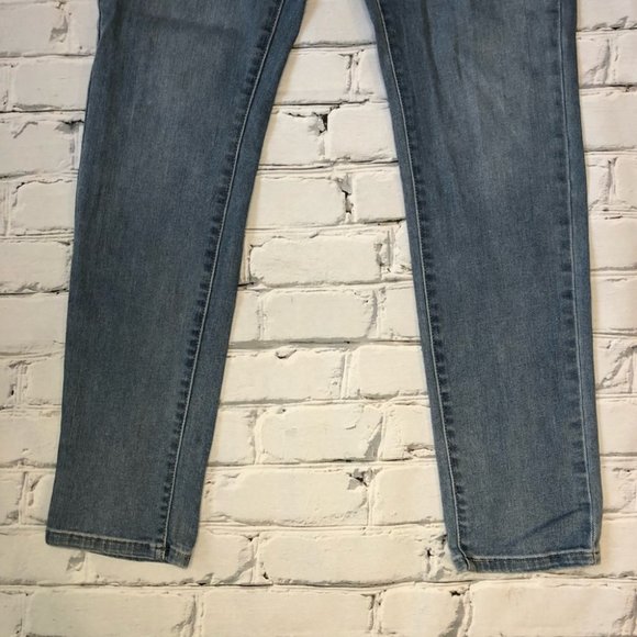 Levi’s Jean Hi Rise Skinny - Picture 3 of 9